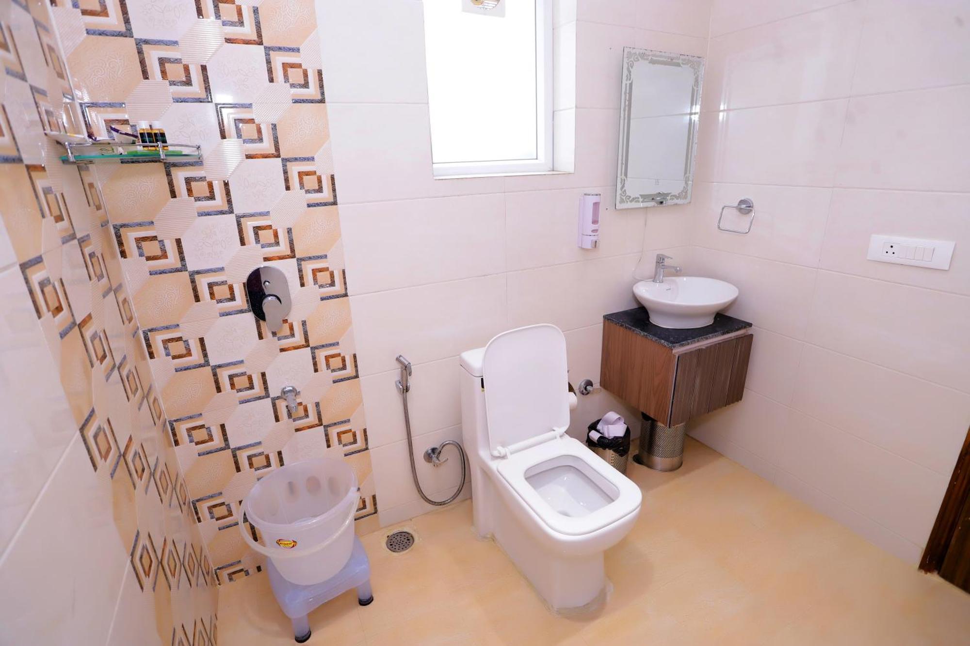 Hotel Nirvana Inn - Near Expo Mart Greater Noida Eksteriør billede