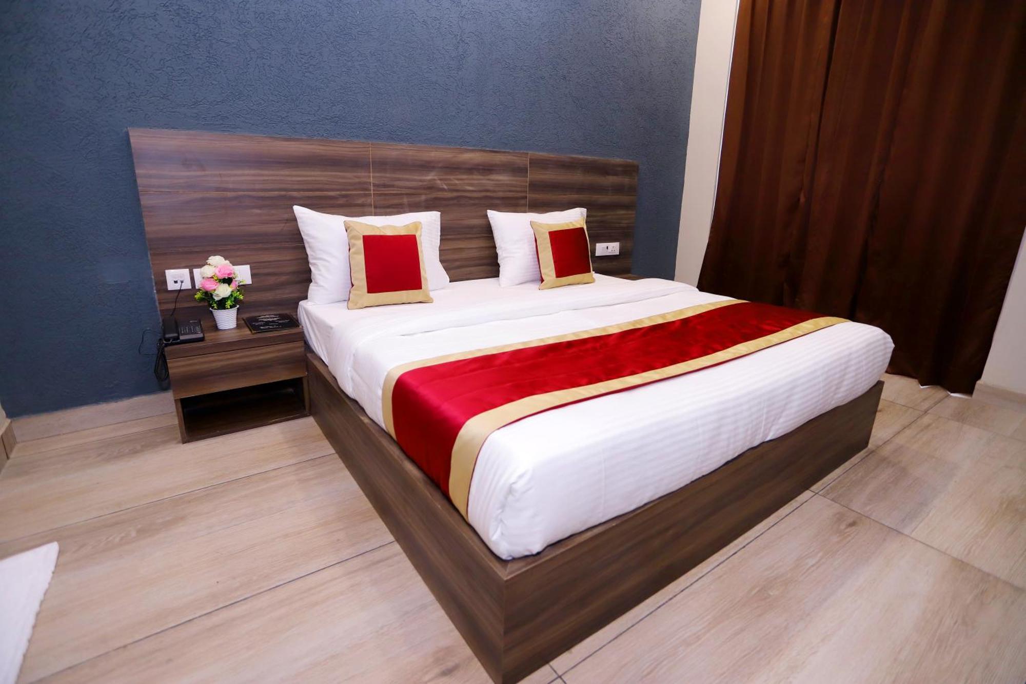 Hotel Nirvana Inn - Near Expo Mart Greater Noida Eksteriør billede
