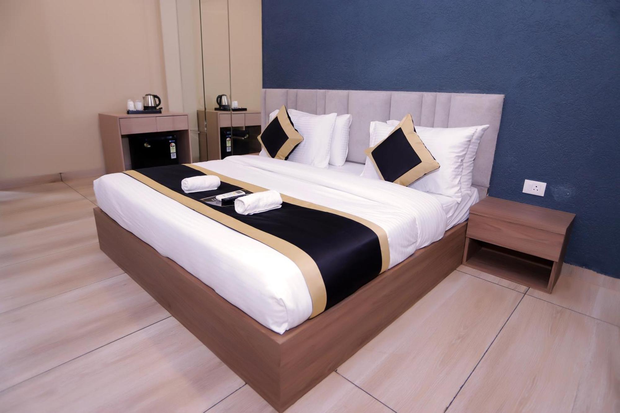 Hotel Nirvana Inn - Near Expo Mart Greater Noida Eksteriør billede