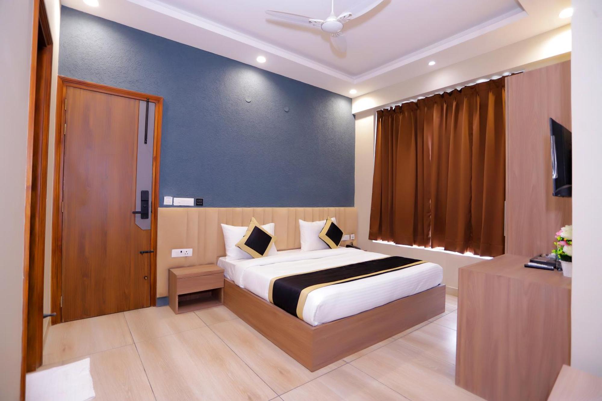 Hotel Nirvana Inn - Near Expo Mart Greater Noida Eksteriør billede