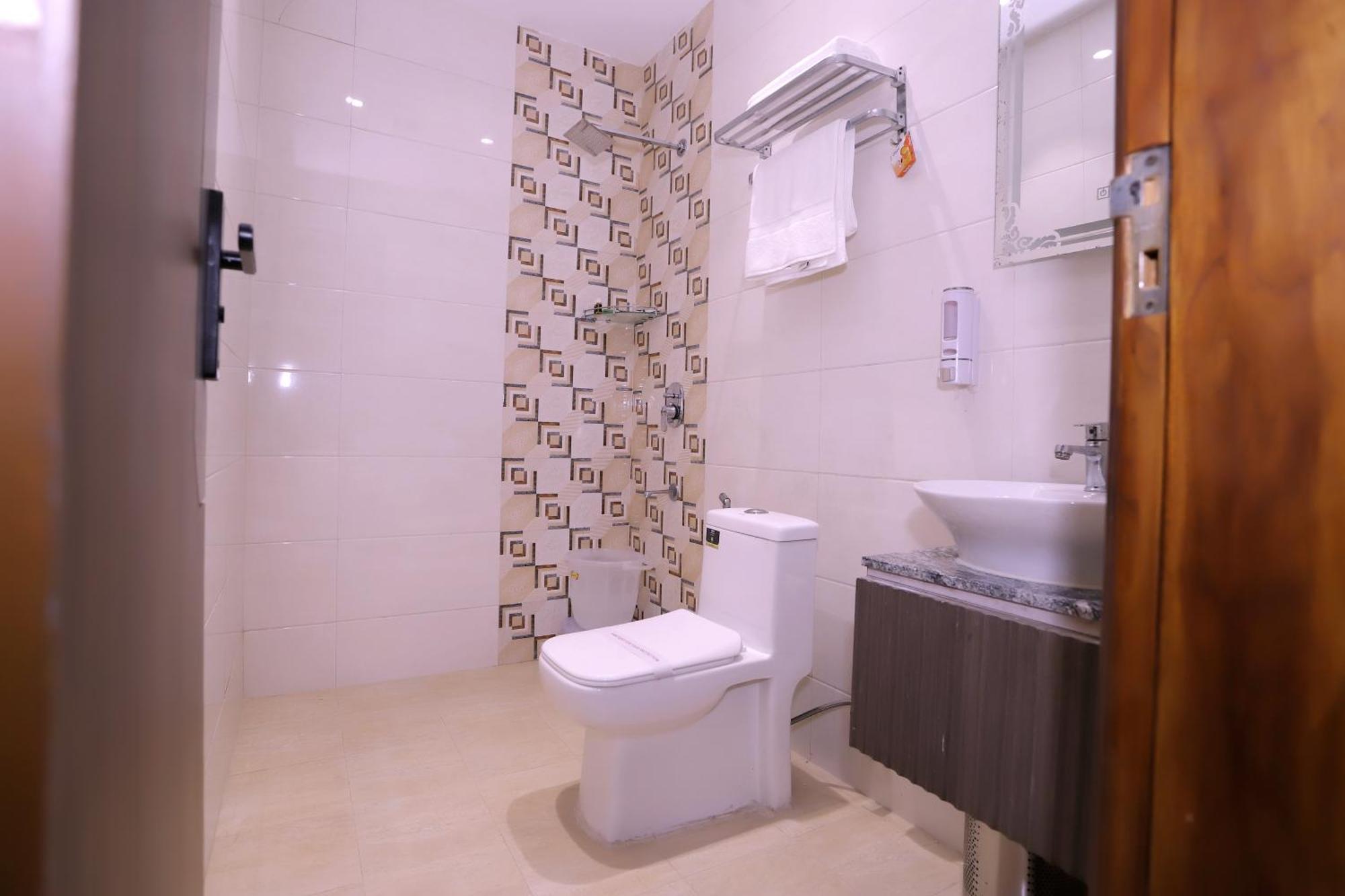 Hotel Nirvana Inn - Near Expo Mart Greater Noida Eksteriør billede
