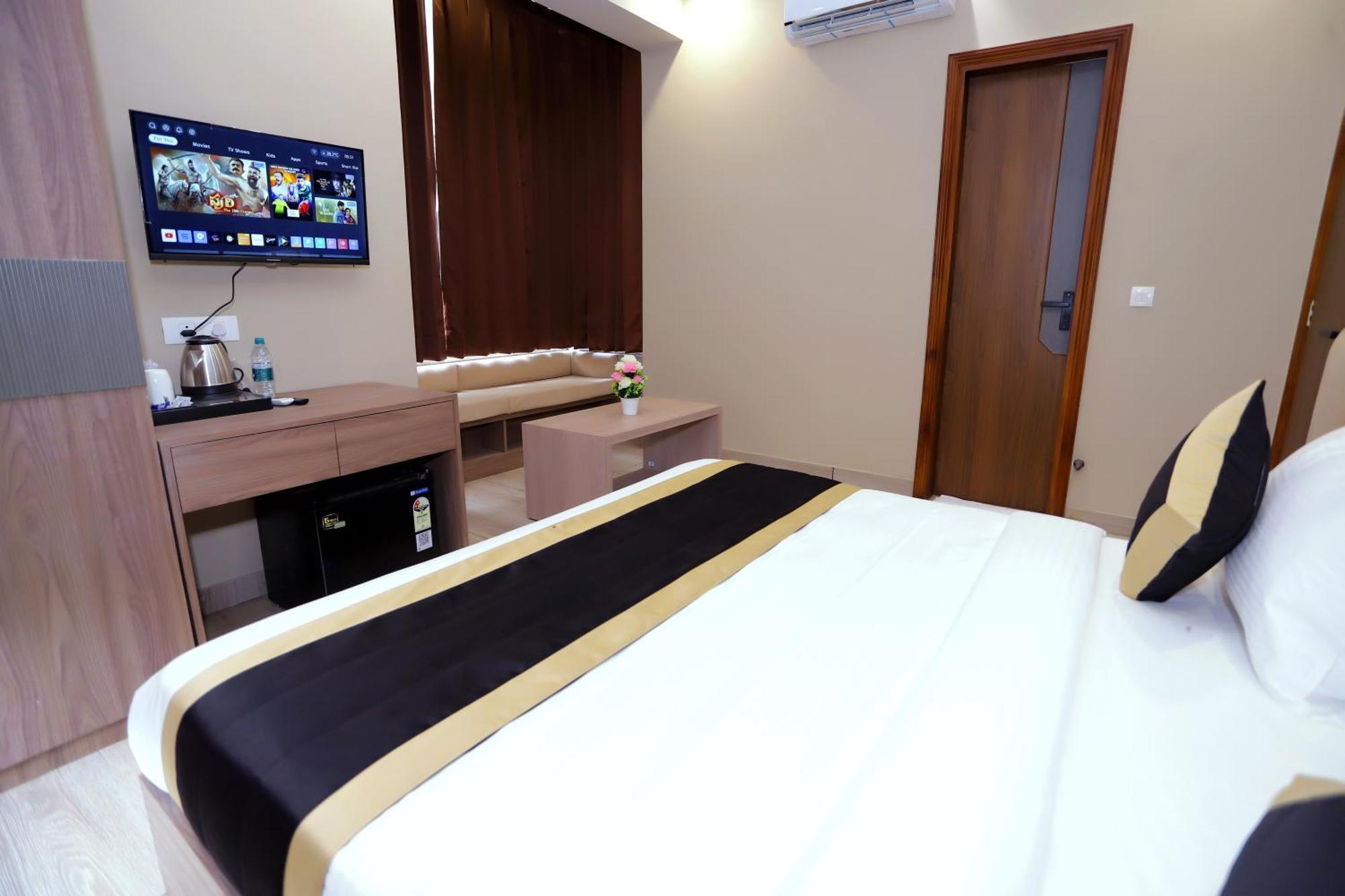 Hotel Nirvana Inn - Near Expo Mart Greater Noida Eksteriør billede