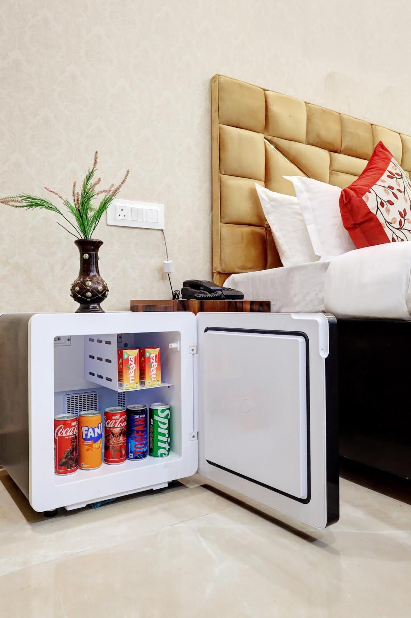 Hotel Nirvana Inn - Near Expo Mart Greater Noida Eksteriør billede